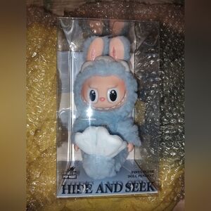 HIDE AND SEEK Vinyl Doll Pendant Push Toy White tag Singapore 18cm NEW